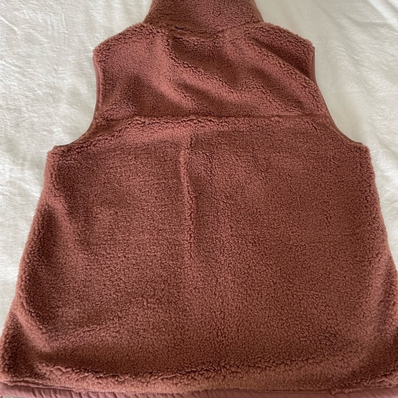 Like New Abercrombie & Fitch fleece and leather vest - Picture 3 of 3